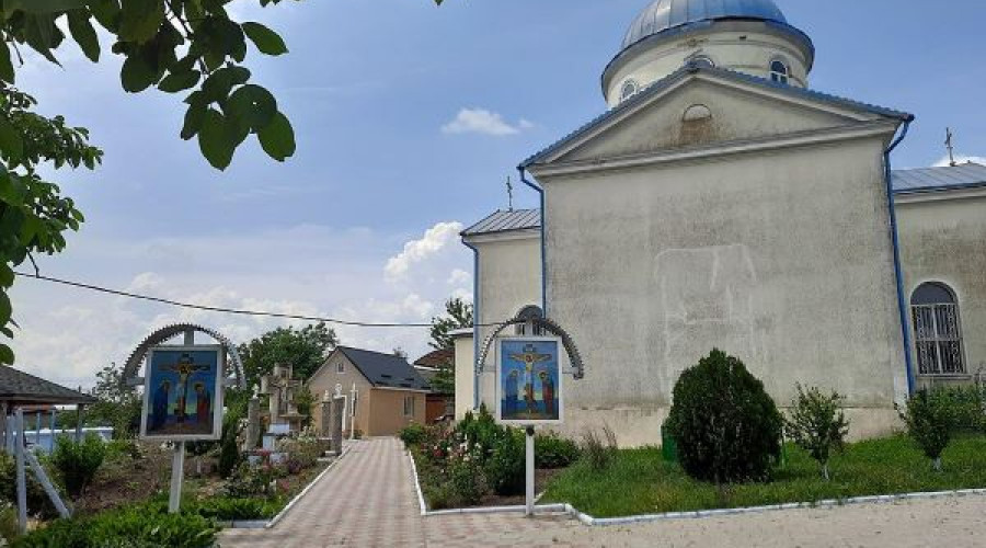 Сбор добровольных пожертвований на ремонт храма.